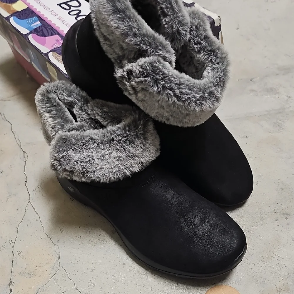 Nwt Skechers Women's Black Winter Boots with Gray Faux Fur - Picture 2 of 4